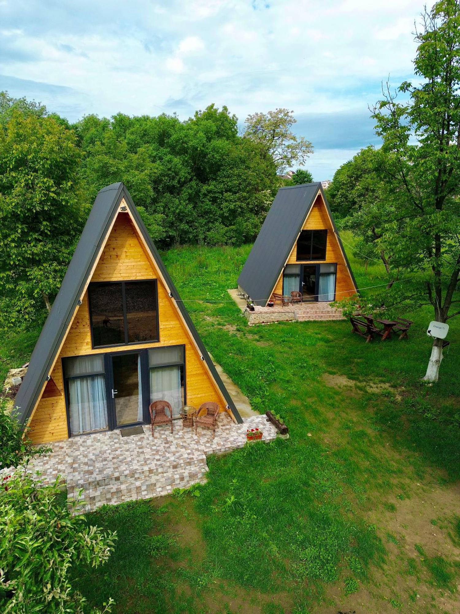 The Frog Glamping Hotel Horezu Exterior photo