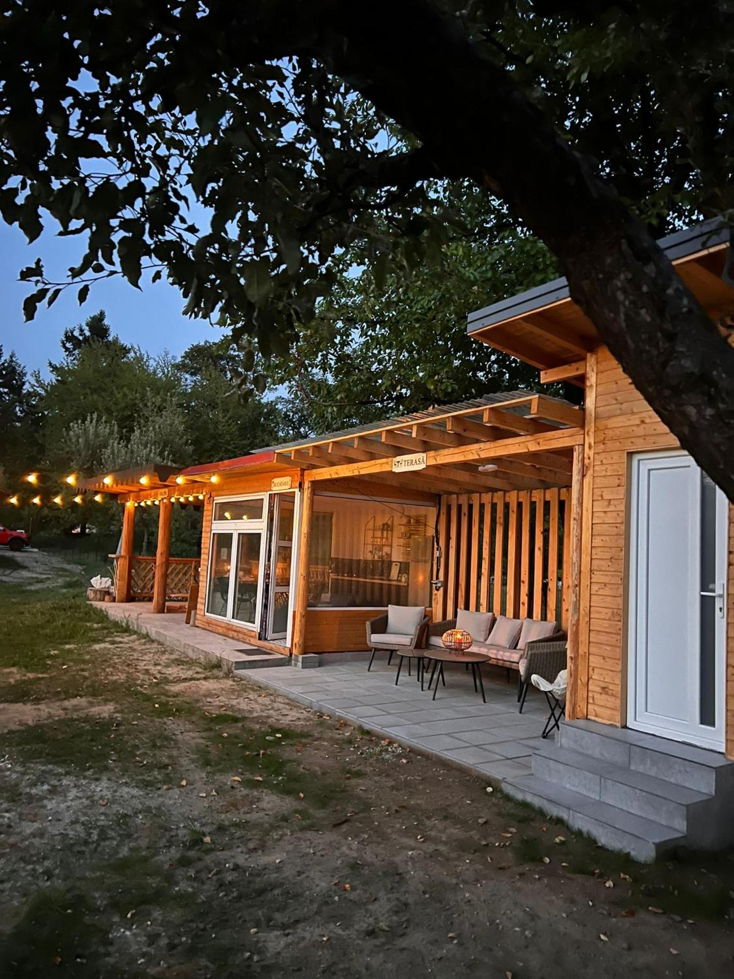 The Frog Glamping Hotel Horezu Exterior photo